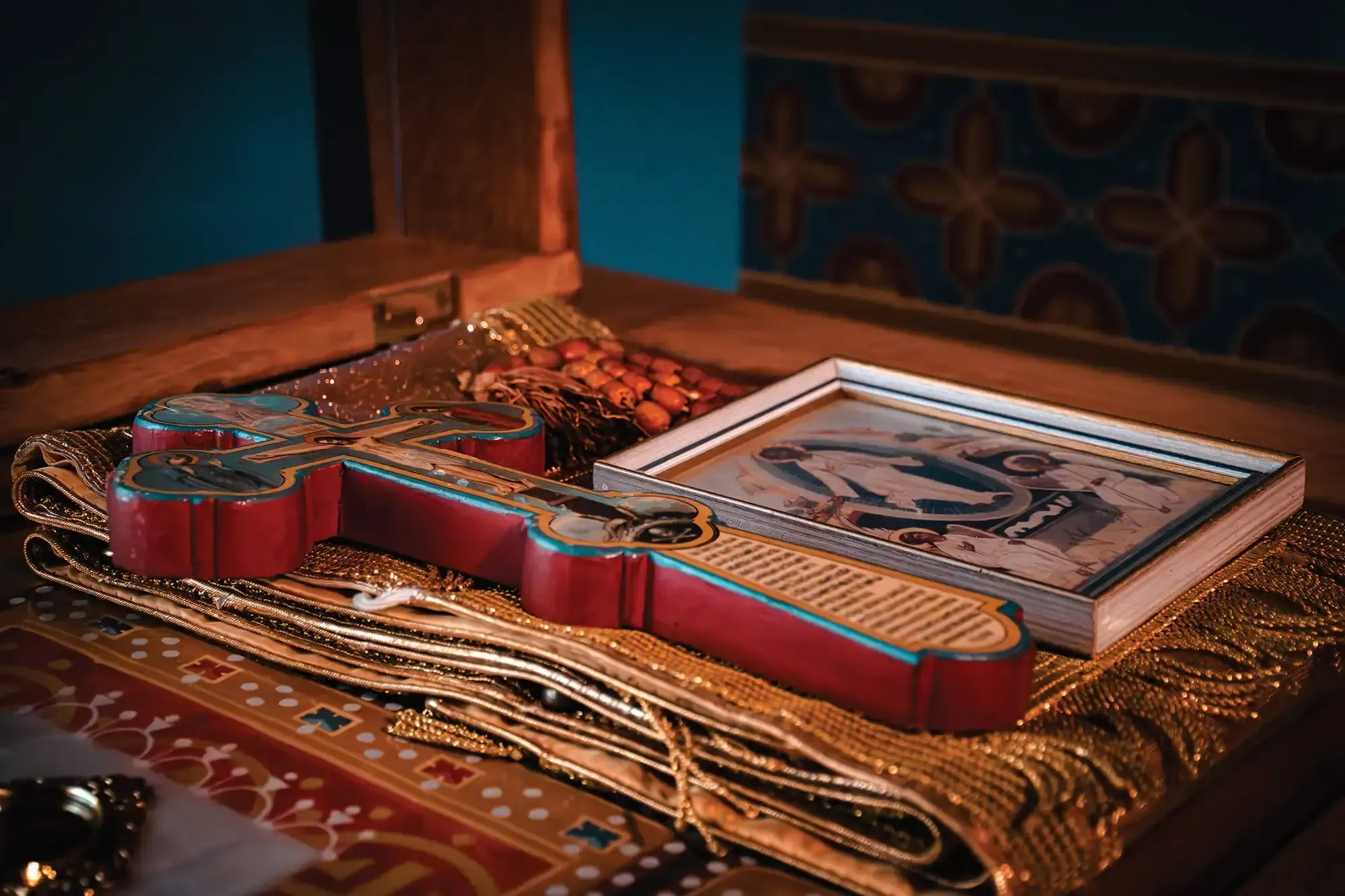 St. Tikhon's Seminary Give Sustainers Society cross, prayer rope, and stole.